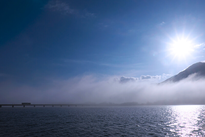 霧晴れの由良川橋梁